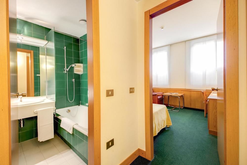Hotel Galileo Милан Экстерьер фото